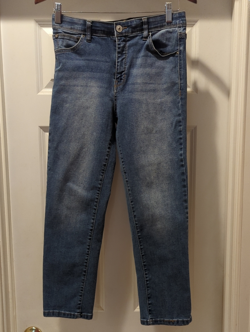 Classic Straight-Leg Women's Jeans in Light Blue